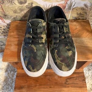 Nike Camouflage Sneakers - Green and Black